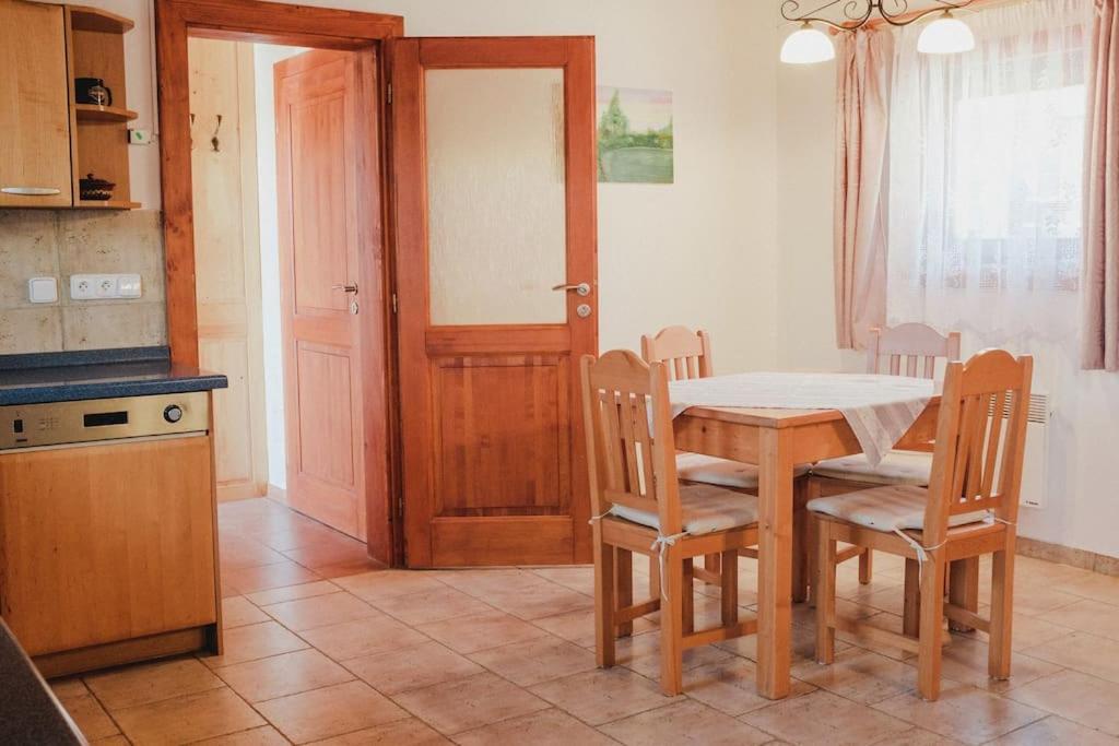 Krasny Srub Na Jihu Brna Villa Zelesice Dış mekan fotoğraf